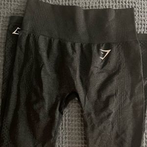 Gym shark leggings- Small